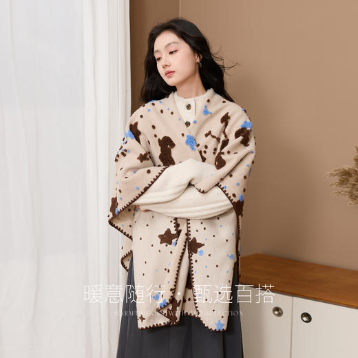 三彩2025新款立体图案外搭毛绒披肩保暖文艺女氛围感可爱趣味 商品图1