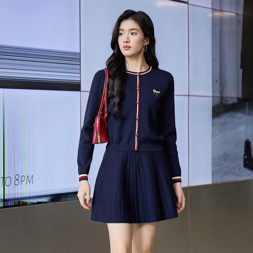 奢姿大码女装2025秋季减龄坑条设计时尚两件套胖妹妹圆领针织套装9853994218 商品图4
