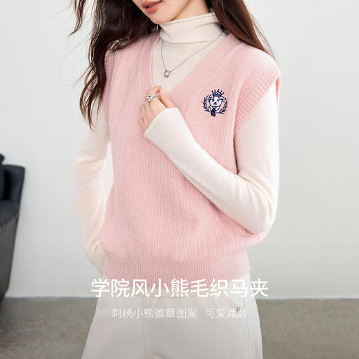 【内购】【多色可选】通勤学院风v领撞色刺绣小熊徽章外穿内搭毛织马夹-W53JB3404 商品图1