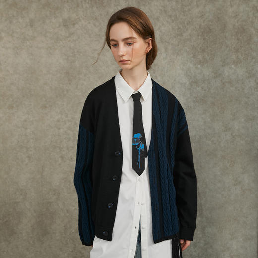 Famecoco范可儿设计款时尚V领针织开衫流苏拼接短款外套FAC6DE004 商品图0