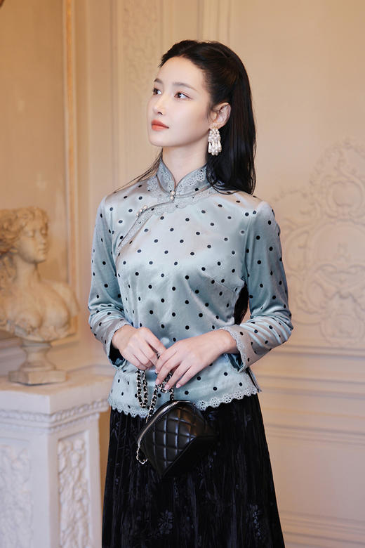 逸红颜明月优选#优雅丝绒波点上衣『意菲』复古丝绒邂逅经典波点，刘亦菲同款新中式浪漫 商品图13
