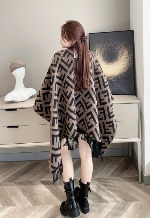 芬迪 双面羊毛羊绒混纺斗篷 素黑色/咖色（DSX） 商品图6