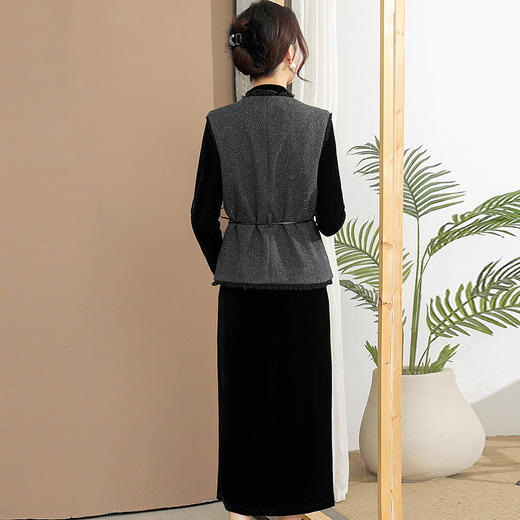 QYM YB25B66-Y套装马甲上衣小衫半身裙时尚气质三件套 商品图3