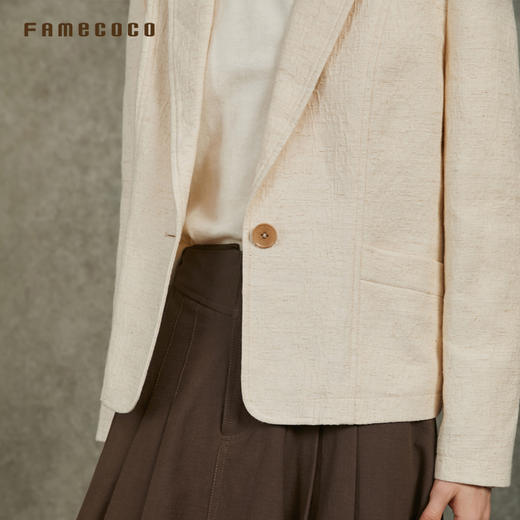 Famecoco原创肌理感提花西装外套短款一粒扣休闲西服FAC6AW012 商品图3