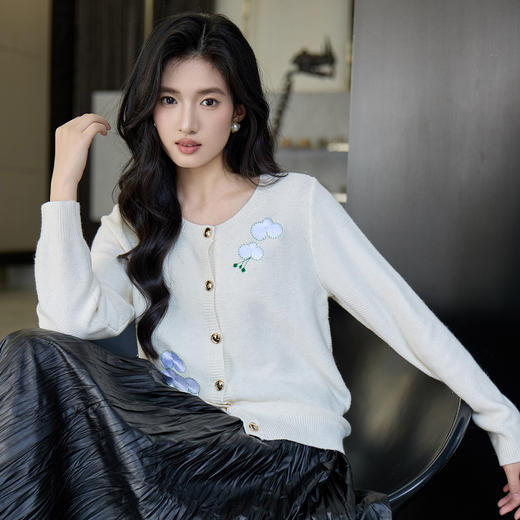 奢姿大码女装2025秋季时尚花朵刺绣针织开衫胖妹妹气质减龄上衣9653670299 商品图2