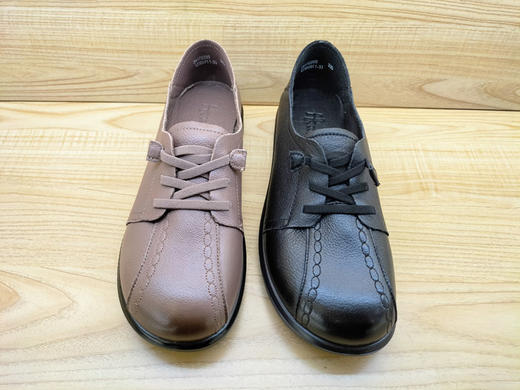 2024春季新款豪行真皮舒适女鞋24172205时尚平底软皮老年单鞋 商品图3