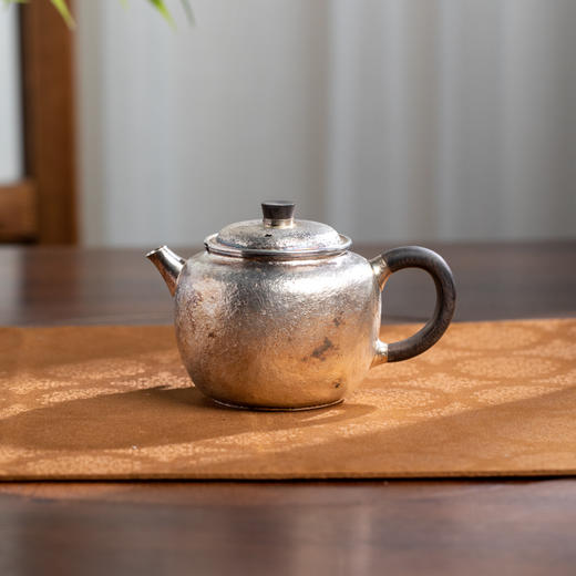 镶嵌水晶石纹雨水银壶 商品图3