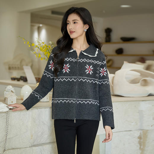 奢姿大码女装2025秋季时尚花朵刺绣娃娃领毛衣胖妹妹气质减龄上衣9553694233 商品图4