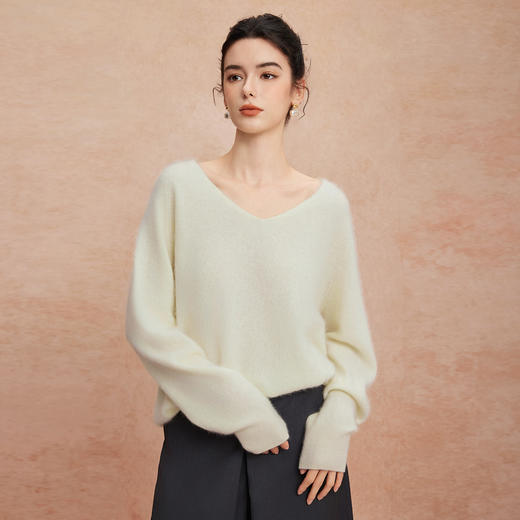 QG643斯尔丽2025新款含山羊绒V领柔软舒适女士纯色软糯高级针织衫上衣 商品图3