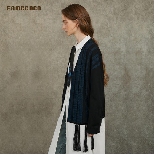 Famecoco范可儿设计款时尚V领针织开衫流苏拼接短款外套FAC6DE004 商品图2
