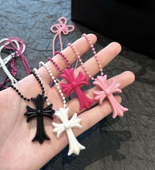 baby同款！ CH树脂十字架长链/锁骨链  四色 商品图0