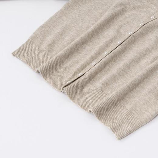 茧墨法式轻柔圆领珍珠扣针织开衫 | 百搭圆领设计、版型宽松、不显臃肿、温柔气质、六色可选 商品图4