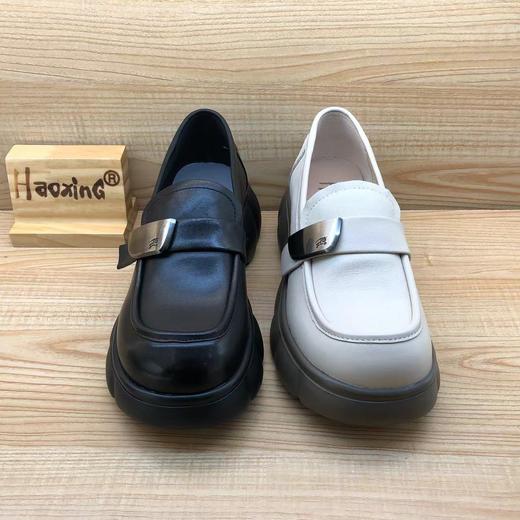 豪行2024年春季新品时尚休闲真皮英伦女鞋乐福鞋24133805 商品图3