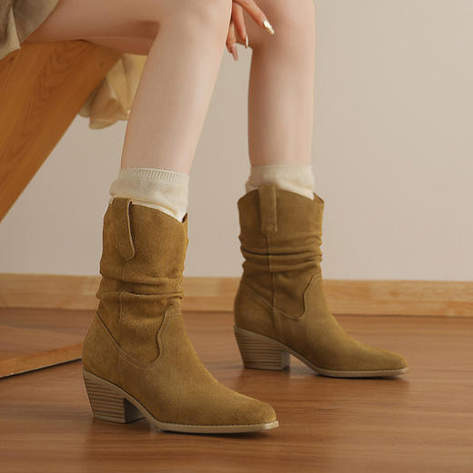 【预售5天】高跟马丁靴女秋冬季绒面复古V口高跟小个子尖头堆堆小短靴HB&1505 商品图0