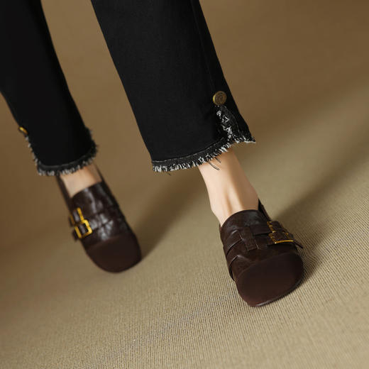 【预售5天】复古巨好穿平跟真皮羊皮单鞋女圆头深口皮带扣拼色女鞋四季百搭SSS&S9172 商品图3
