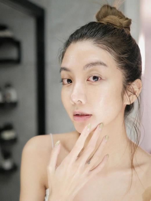 天猫券后售1560！垮脸皱纹连夜赶跑‼️ 德国院线老品牌 【KLAPP黑鱼子酱精华40ml】将衰老根源连根拔起   ✅鲟鱼深海鱼籽提取物！深层修护，焕新细胞！正品！品牌直发！带防伪！ 商品图12