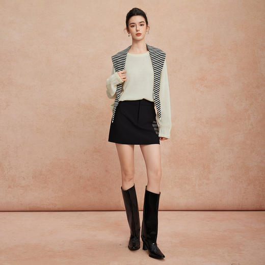 QG640斯尔丽25新款含丝光羊毛宽松时尚白领气质实穿款配条纹三角巾上衣 商品图3