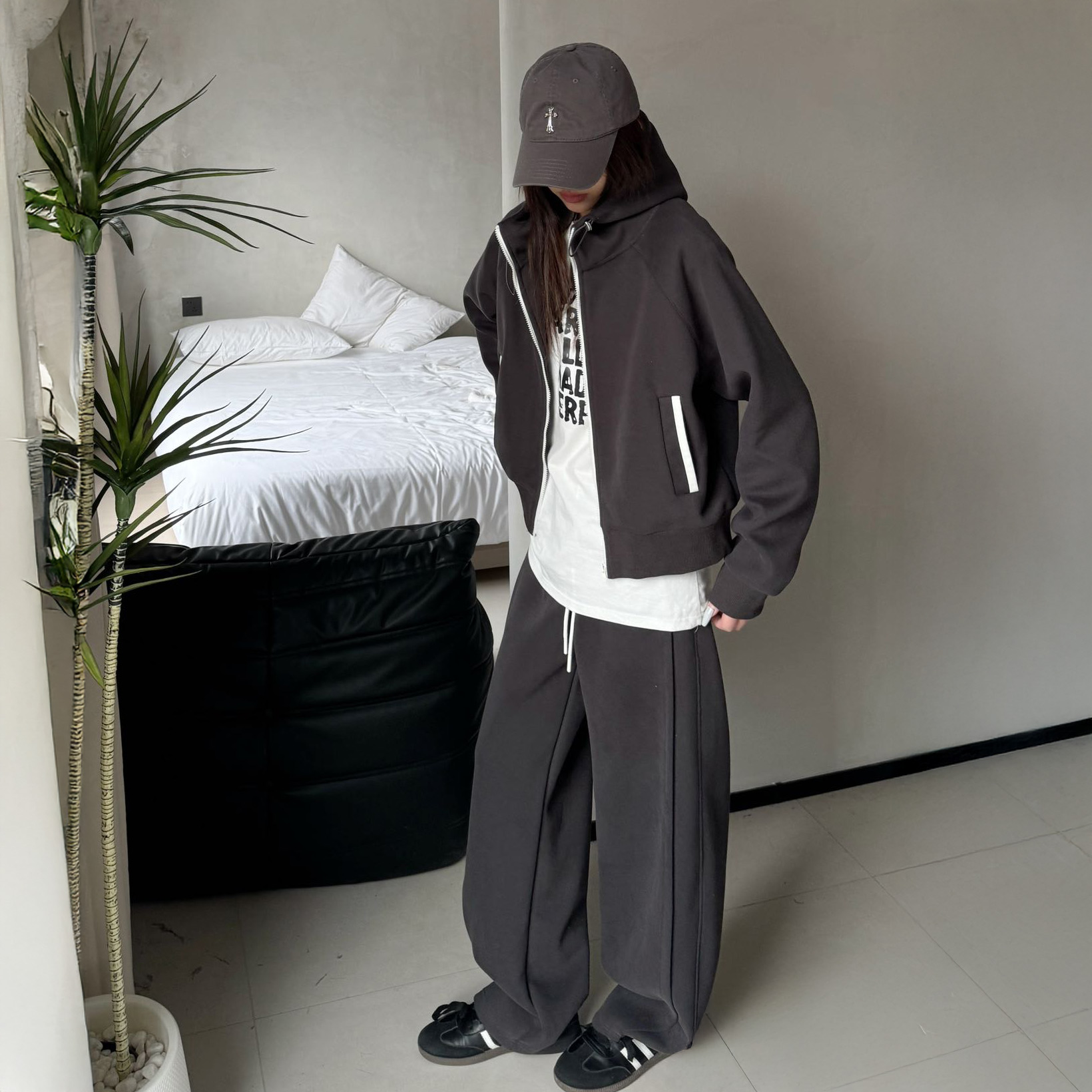 秋冬热卖！美式休闲！密己 通勤必备连帽弯刀裤套装 秋冬撞色卫衣 百搭显瘦  包容性强   4色可选