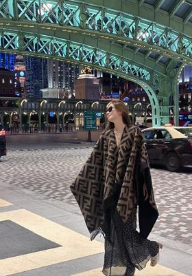 芬迪 双面羊毛羊绒混纺斗篷 素黑色/咖色（DSX）