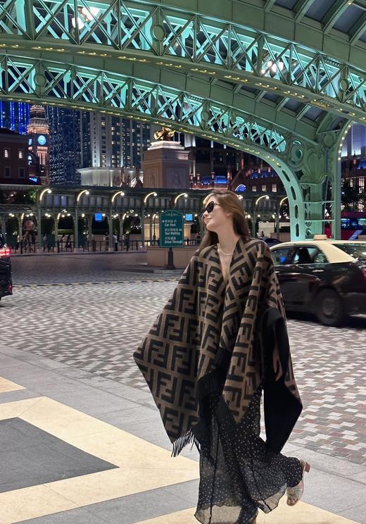 芬迪 双面羊毛羊绒混纺斗篷 素黑色/咖色（DSX） 商品图0