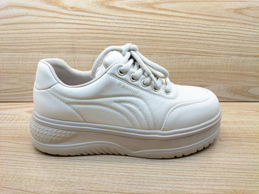 2024春季新款豪行女鞋24130300舒适大码厚软底防滑休闲单板鞋  有大码41.42 商品图2