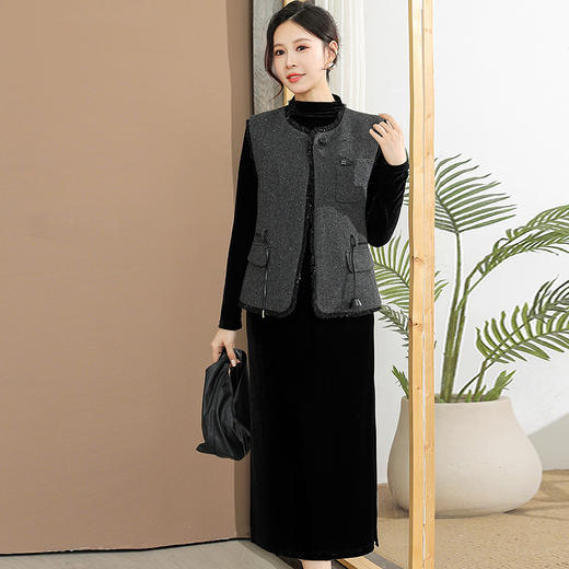 QYM YB25B66-Y套装马甲上衣小衫半身裙时尚气质三件套 商品图0