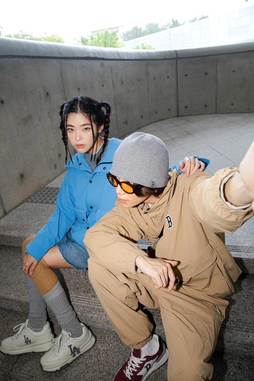 男女同款得物同步防风防水字母冲锋衣 商品图2