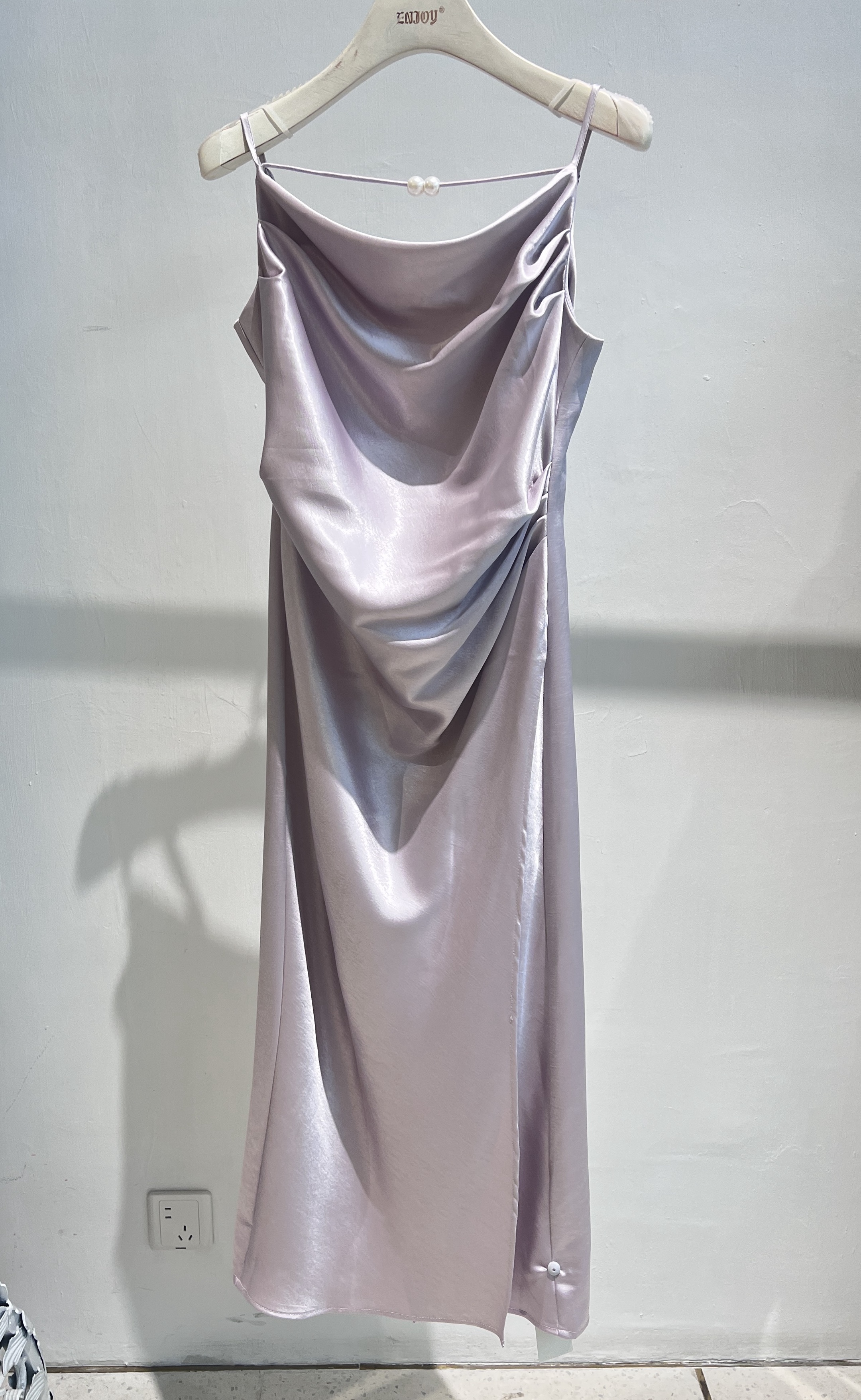 【门店同款】ENJOY秋季“谧色花颂”流光漫步吊带裙 164246592