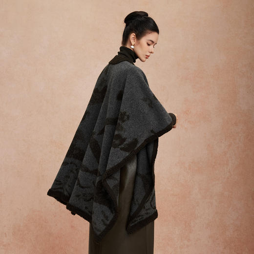 QG634斯尔丽25新款含羊毛秋冬高级感百搭披肩斗篷复古大气提花围巾 商品图6