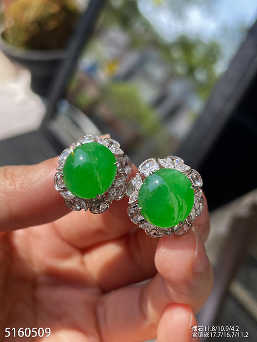 近高冰种浓艳绿蛋面耳钉【5160509】具体价格微信咨询 商品图5