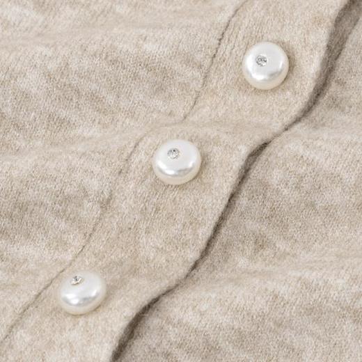 茧墨法式轻柔圆领珍珠扣针织开衫 | 百搭圆领设计、版型宽松、不显臃肿、温柔气质、六色可选 商品图5