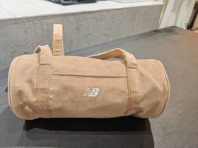 【云粉节】 【新品】7楼 NewBalance单肩包吊牌价：299元