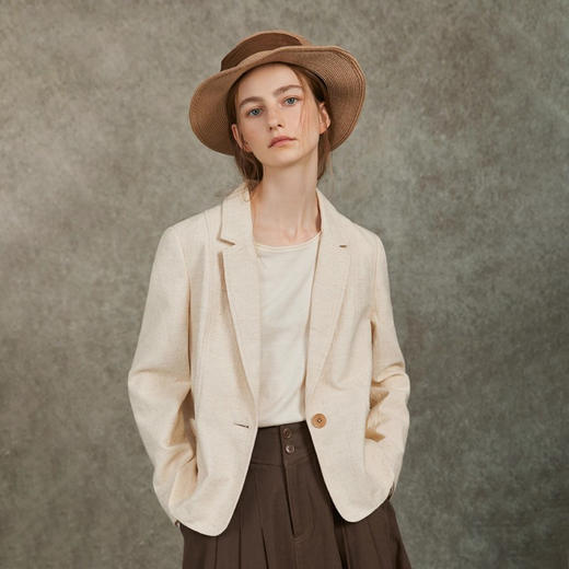 Famecoco原创肌理感提花西装外套短款一粒扣休闲西服FAC6AW012 商品图0