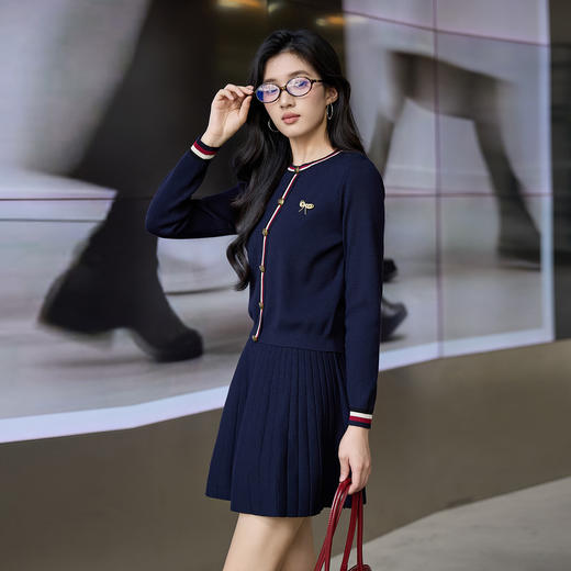 奢姿大码女装2025秋季减龄坑条设计时尚两件套胖妹妹圆领针织套装9853994218 商品图1