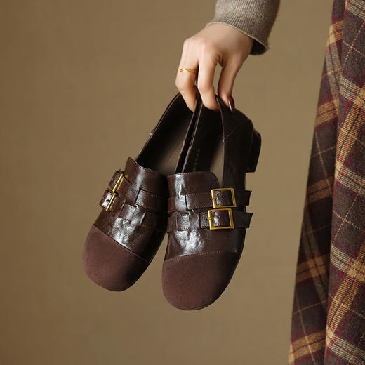 【预售5天】复古巨好穿平跟真皮羊皮单鞋女圆头深口皮带扣拼色女鞋四季百搭SSS&S9172 商品图0