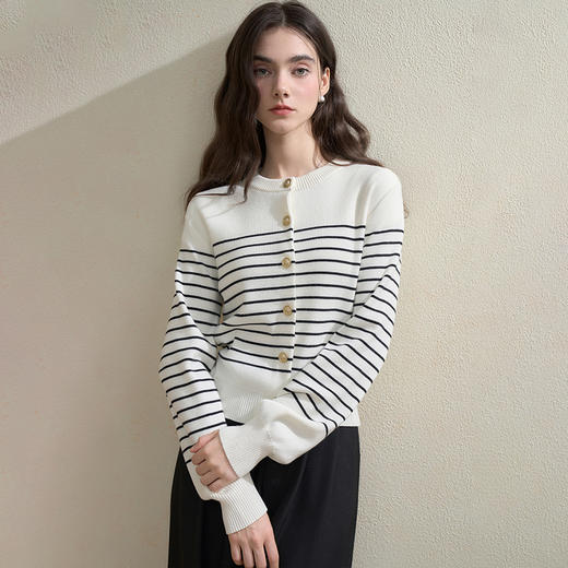 西遇韩系简约长袖条纹针织衫女秋季休闲通勤减龄短外套上衣V3051187 商品图3