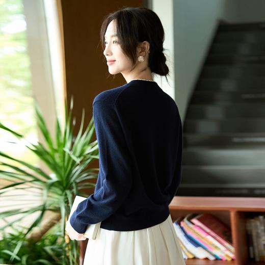 「自」全新升级【铂金会员293/天猫399/差价106】(11107)洛诗琳复古立体钩花针织开衫2025秋季气质圆领百搭羊毛上衣 商品图3