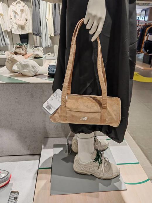 【云粉节】 【新品】7楼 NewBalance单肩包吊牌价：299元 商品图1