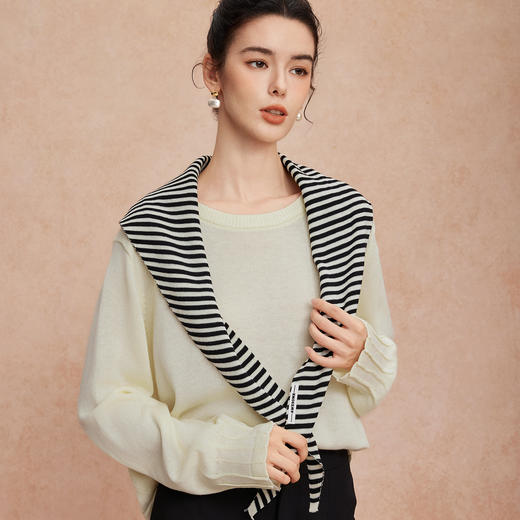 QG640斯尔丽25新款含丝光羊毛宽松时尚白领气质实穿款配条纹三角巾上衣 商品图4