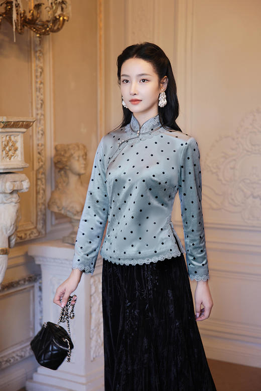 逸红颜明月优选#优雅丝绒波点上衣『意菲』复古丝绒邂逅经典波点，刘亦菲同款新中式浪漫 商品图2