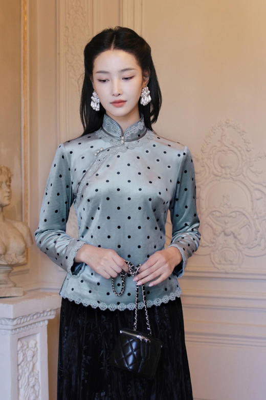 逸红颜明月优选#优雅丝绒波点上衣『意菲』复古丝绒邂逅经典波点，刘亦菲同款新中式浪漫 商品图6