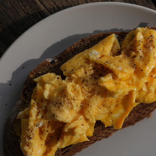 米其林三星 原生态散养土鸡 初生蛋 月子/孕妇/术后个头略小&金奖低醇蛋 老人  金奖黄油土鸡 标准大小  不可生食  三代无抗 蛋鲜森 商品图2