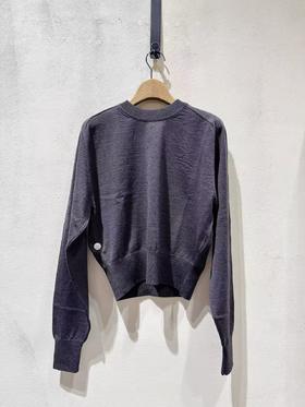 女款后背logo刺绣针织毛衣