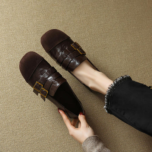 【预售5天】复古巨好穿平跟真皮羊皮单鞋女圆头深口皮带扣拼色女鞋四季百搭SSS&S9172 商品图1