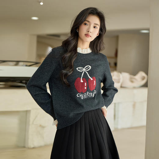奢姿大码女装2025秋季胖妹妹时尚减龄樱桃图案气质花边装饰针织衫9653653643 商品图0