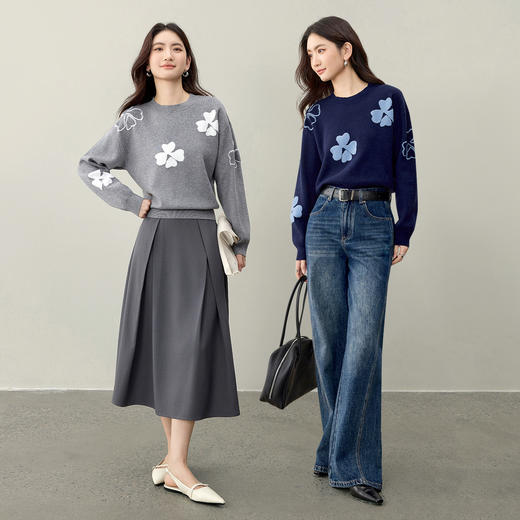 【内购】【幸运花】简约通勤圆领撞色花卉提花落肩袖弹力芝麻底包芯纱毛衣-W53EE2844 商品图2