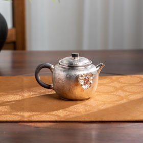 镶嵌水晶石纹雨水银壶