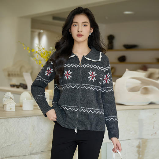 奢姿大码女装2025秋季时尚花朵刺绣娃娃领毛衣胖妹妹气质减龄上衣9553694233 商品图0