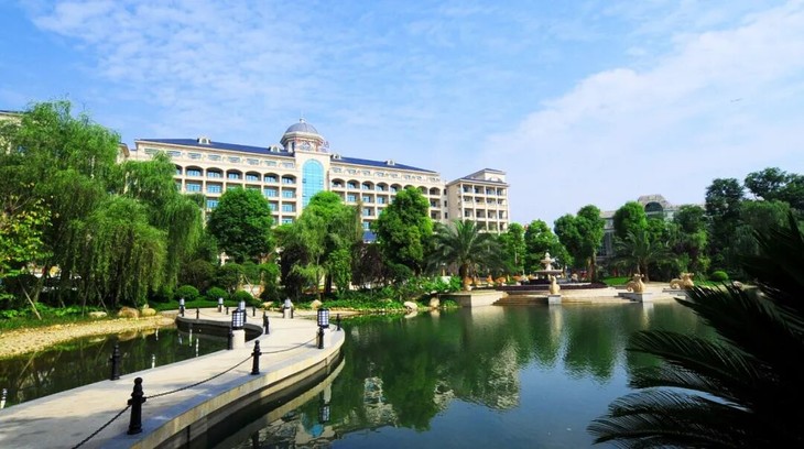 国庆中秋不加价【彭山恒大酒店】仅499住园景大/双床房，烟花映篝火，汉服秀团圆！猜灯谜、做灯笼，解锁国庆中秋双节浪漫