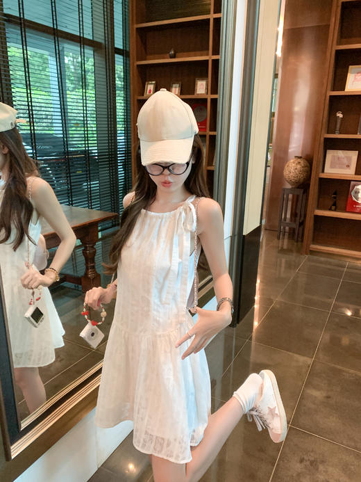 【169元任选2件】最后一波现货！法式甜美气质白色挂脖吊带连衣裙 商品图12
